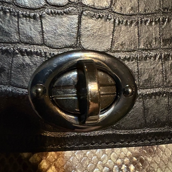 Vittoria Napoli Leather and Python Stylish Crossbody Bag - Picture 14 of 14